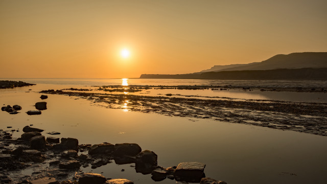 Sunset rocky beach mountain horizon free wallpaper - medium preview image