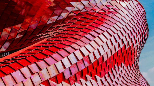 Red white building sky street free wallpaper - medium preview image
