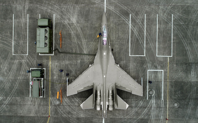 Fighterjet tarmac truck jetplane daijin free wallpaper - medium preview image