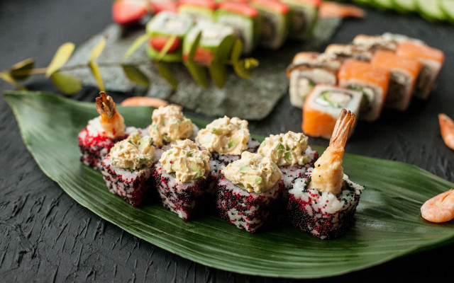 Sushi shrimp leaf vegetables food free wallpaper - medium preview image