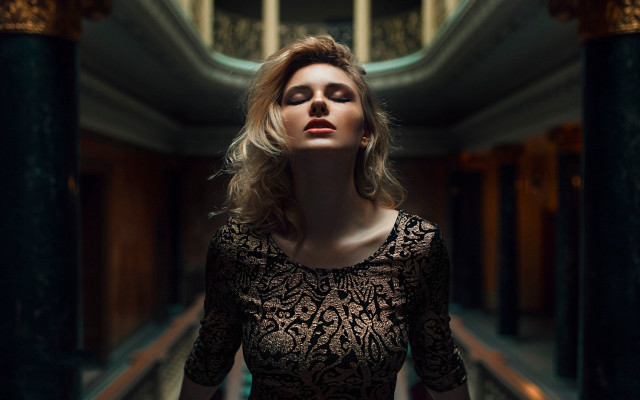 Woman hallway blonde blurry artdeco free wallpaper - medium preview image