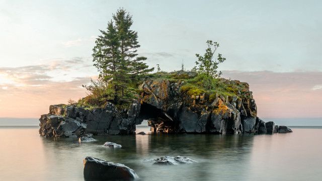 Small island tree water sunset free wallpaper - medium preview image