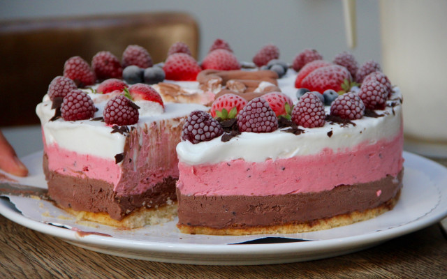 Cake slice berry cream plate free wallpaper - medium preview image
