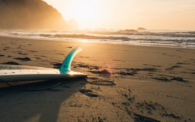 Beach sunset surfboard person cloud free wallpaper - medium preview image