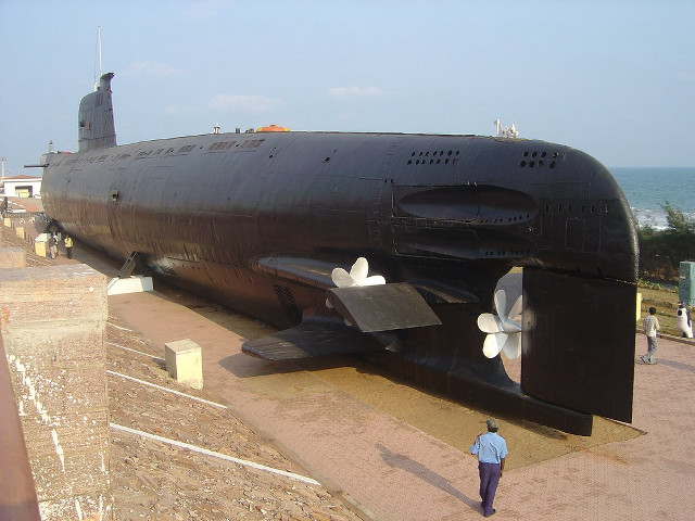 Man submarine museum ocean display free wallpaper - medium preview image