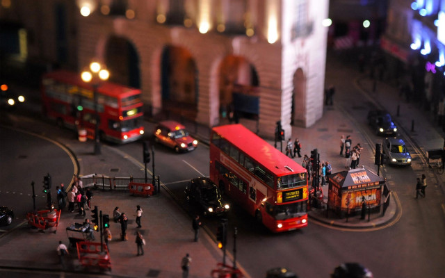 Red doubledecker bus night cityscape free wallpaper - medium preview image