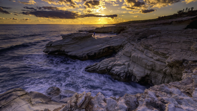 Rocky cliff water sunset clouds free wallpaper - medium preview image