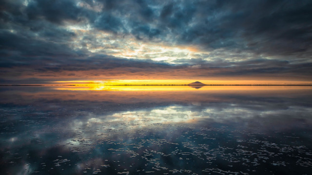 Large water sky clouds island free wallpaper - medium preview image