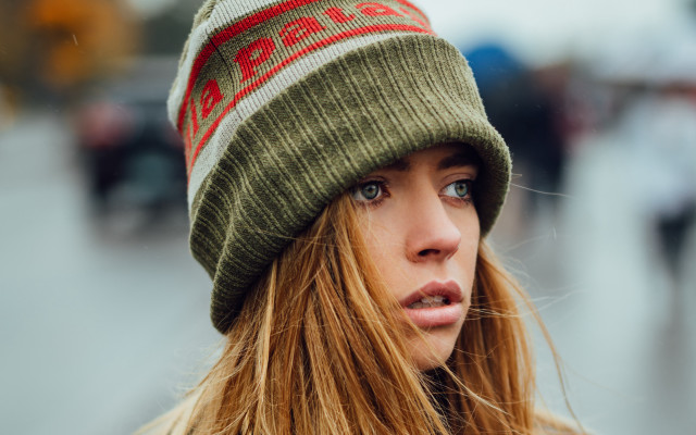Woman hat blonde portrait blurry free wallpaper - medium preview image