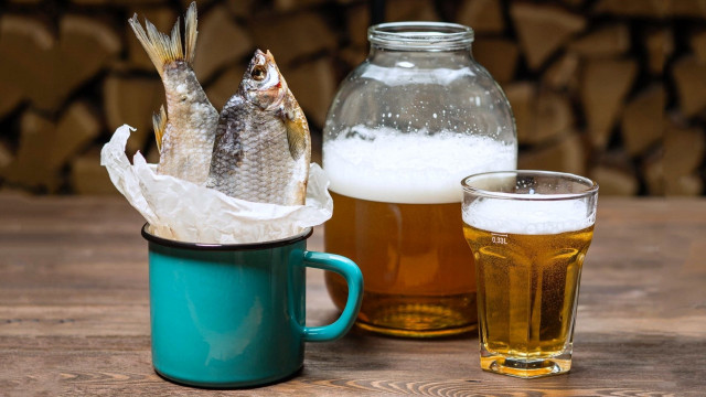 Fish paper mug beer photorealistic free wallpaper - medium preview image