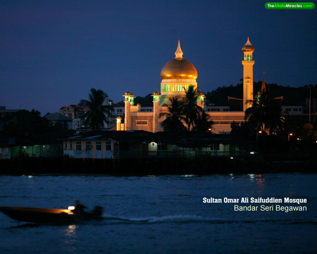 Boat water large building dome free wallpaper - medium preview image