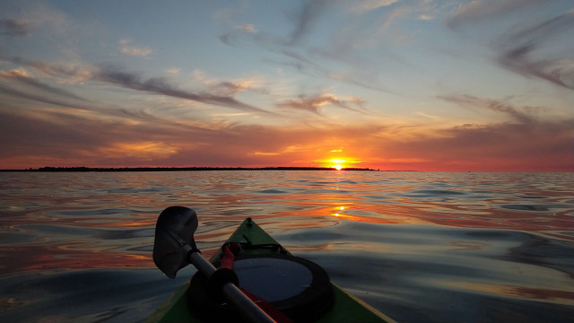 Kayak sunset hudson river clouds free wallpaper - medium preview image