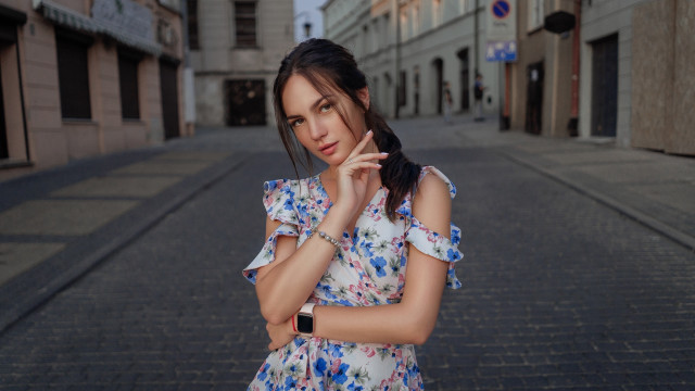 Serious woman street corner portrait free wallpaper - medium preview image