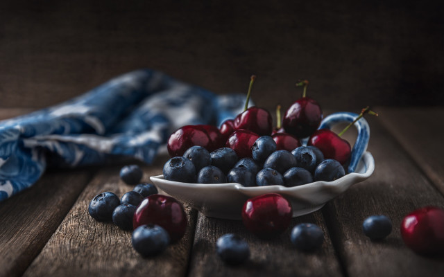Blueberries cherries stilllife wooden table free wallpaper - medium preview image