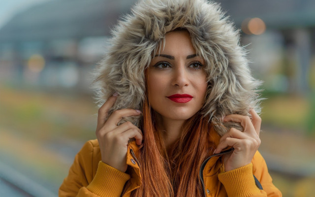 Red lips furry hat train free wallpaper - medium preview image