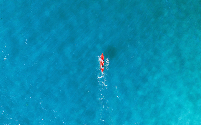 Red kayak ocean aurora night free wallpaper - medium preview image