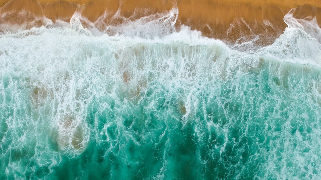 Ocean wave beach shore sky free wallpaper - medium preview image