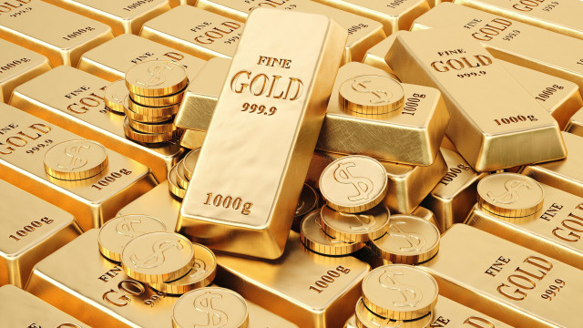 Gold pile coins keyboard digital free wallpaper - medium preview image