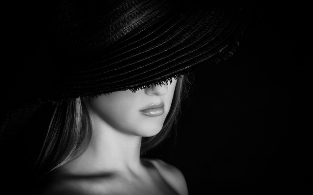 Black and white woman hat free wallpaper for desktop - medium preview image