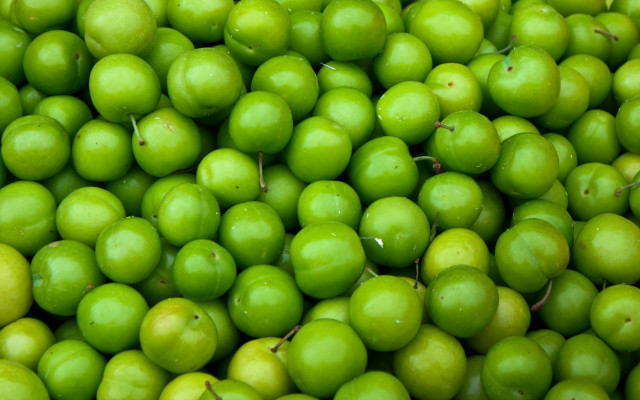 Green apples store display hurufiyya free wallpaper - medium preview image