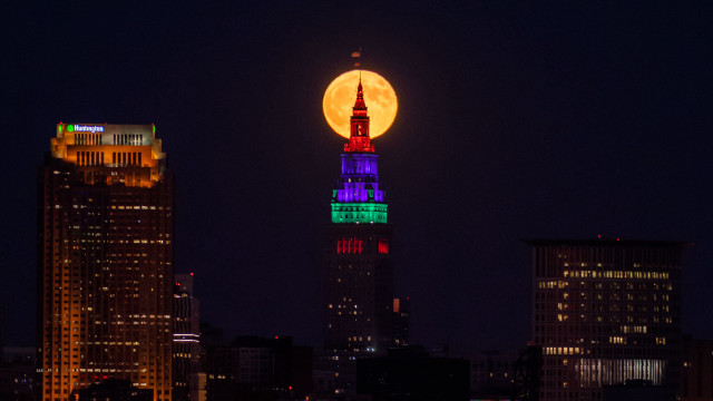 Full moon cityscape nyc night free wallpaper - medium preview image