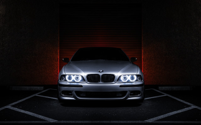 Silver car red door night free wallpaper - medium preview image