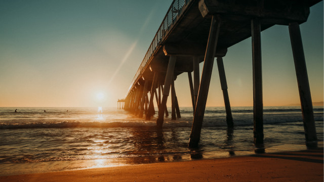 Pier sunset beach swimming people free wallpaper - medium preview image