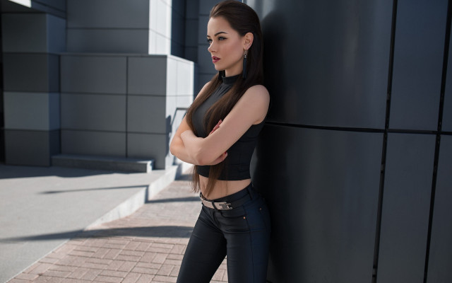 Woman leaning wall crossed arms free wallpaper - medium preview image