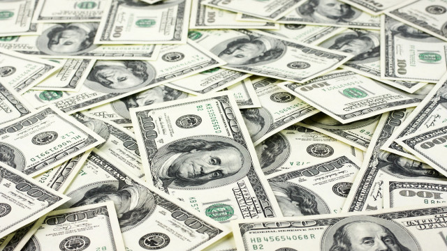Money pile phone benjamin franklin free wallpaper - medium preview image
