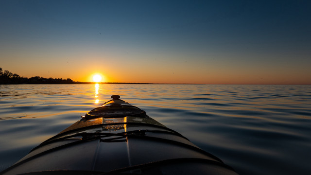 Kayak sunset water horizon cloud free wallpaper - medium preview image