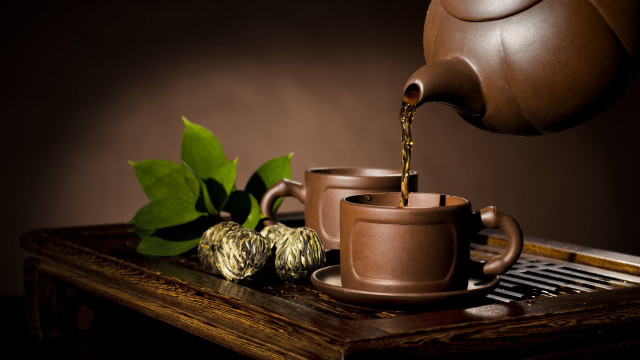 Teapot pouring tea still life free wallpaper - medium preview image
