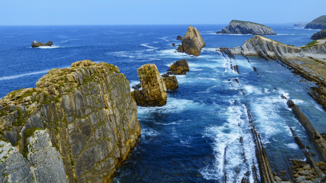 Rocky coastline water rocks puzzle free wallpaper - medium preview image