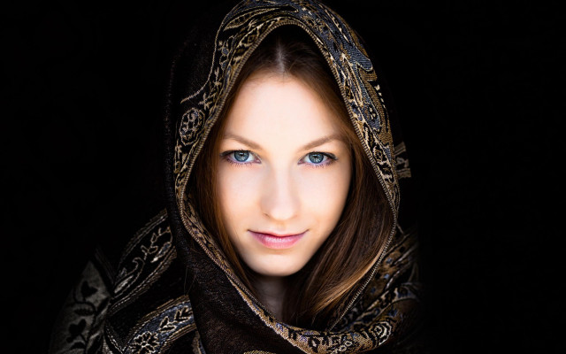 Woman scarf portrait blue eyes free wallpaper - medium preview image