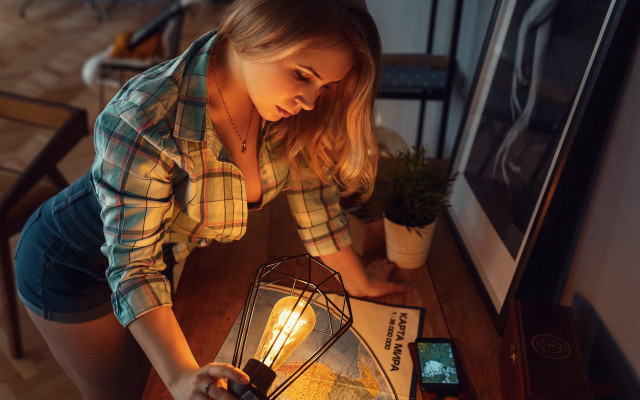 Woman map lightbulb cellphone artphotography free wallpaper - medium preview image