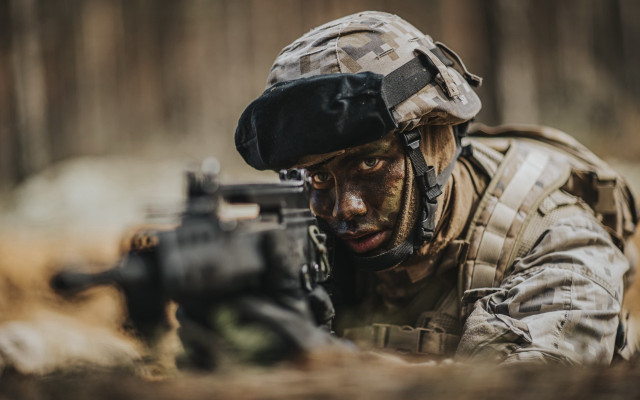 Soldier crouching camouflage gun grass free wallpaper - medium preview image