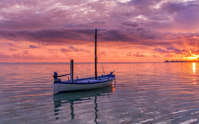 Small boat water reflection sunset free wallpaper - medium preview image