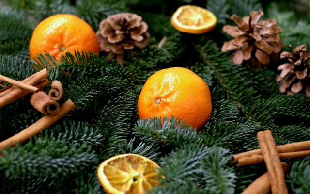 Oranges cinnamon sticks pine cones free wallpaper - medium preview image