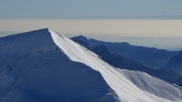 Snowy mountain widescreen beach landscape free wallpaper - medium preview image