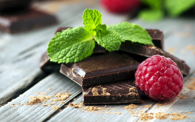Raspberry chocolate mint wooden table free wallpaper - medium preview image