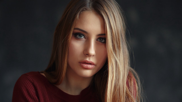 Blonde blue eyed portrait makeup free wallpaper for desktop - medium preview image