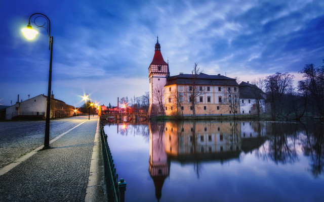 Large building lake night lamppost free wallpaper - medium preview image
