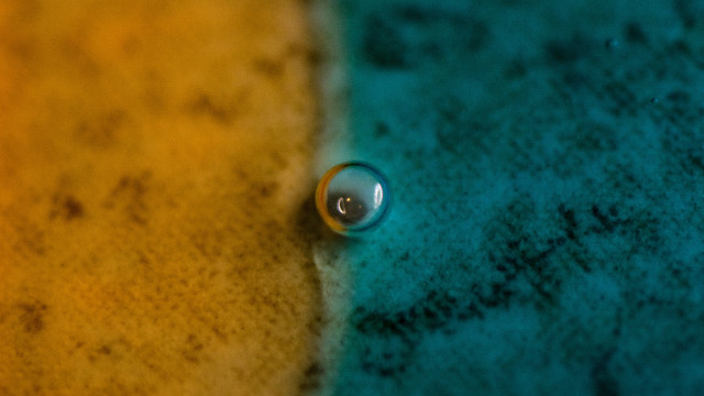 Water drop blue yellow holography free wallpaper - medium preview image