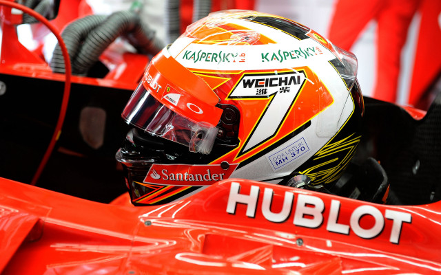 Helmeted racer car number7 motion free wallpaper - medium preview image