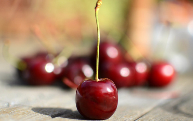 Cherries wooden table tiltshift blurry free wallpaper - medium preview image