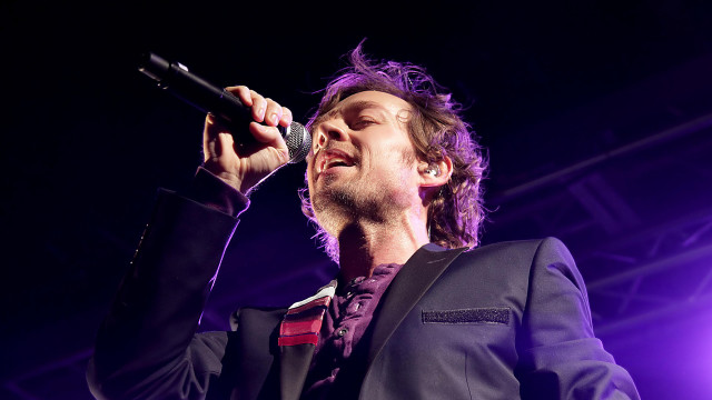 Man suit singing microphone stage free wallpaper - medium preview image