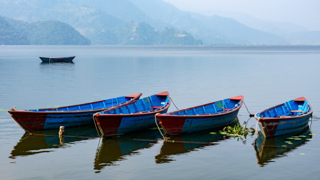 Three boats mountains water architecture free wallpaper - medium preview image