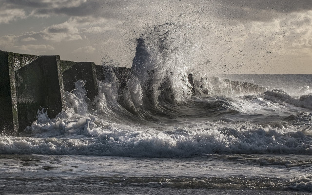Stormy ocean wave crash shore free wallpaper - medium preview image