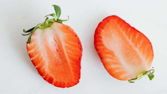 Strawberry halves green stem gradient free wallpaper - medium preview image