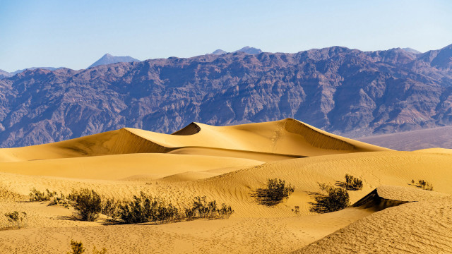 Desert mountains blue sky clouds #2 free wallpaper - medium preview image