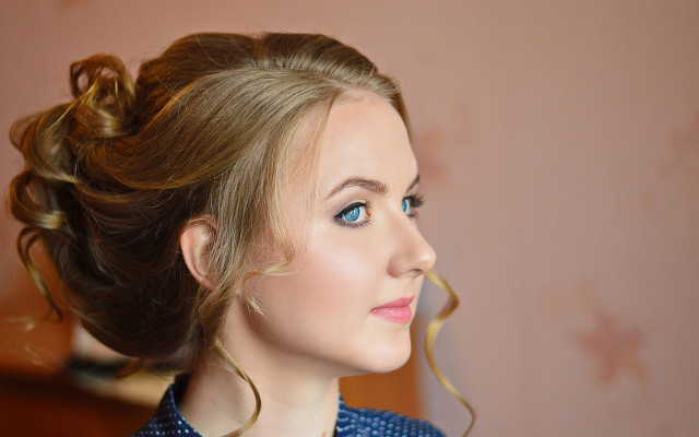 Elina karimova messybun blueeyes blueshirt free wallpaper - medium preview image